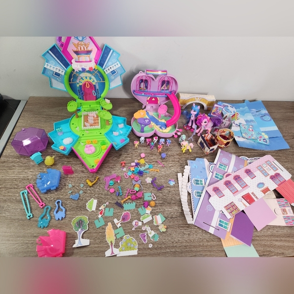 My Little Pony Mini World Magic Ultra Equestria Collection Playset & Accessories - Picture 1 of 7